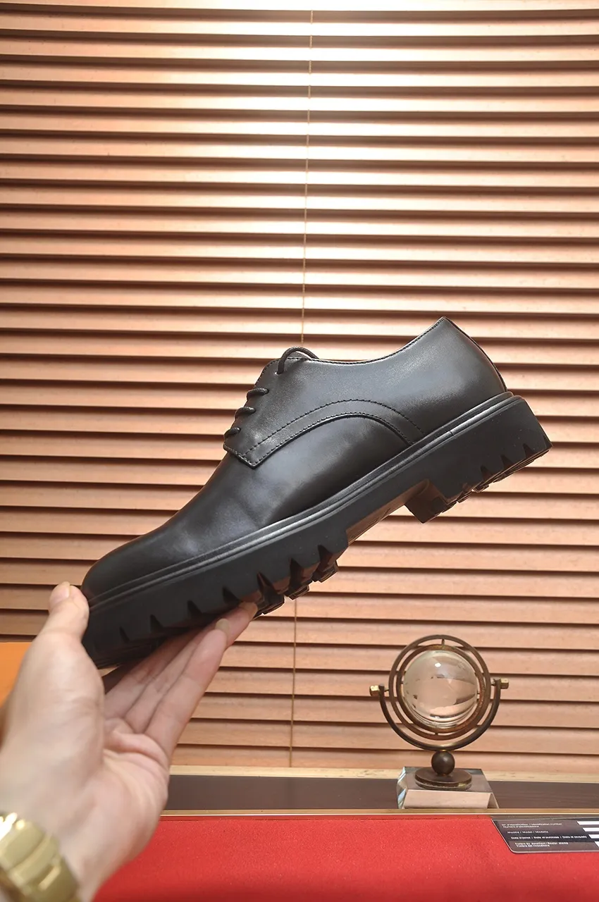 Men's men's shoes 💰640💶 [LV] (original single cowhide lining) 🍀LV's latest genuine leather business suit shoes are launched simultaneously on the official website. The first-layer cowhide imported from Italy is made of heavy gold, 💥official website 1:1 rubber outsole. Versatile to wear, high-end without losing class, and the color combination is extraordinary. This four-season style is alluring when worn on your feet, showing off your big-name flair. Standard code 38-45 (45 customized)